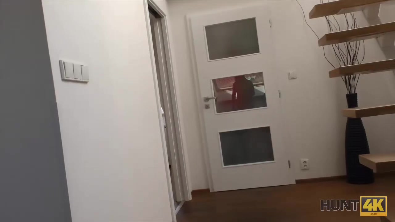 HUNT4K. Sex für Geld ist der einzige Weg, um Sommerferien zu haben