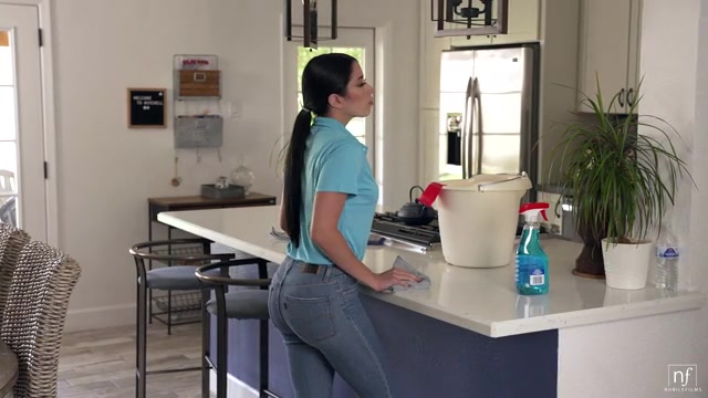 Walking In On My Boss - S39:E18 - Nubilefilms