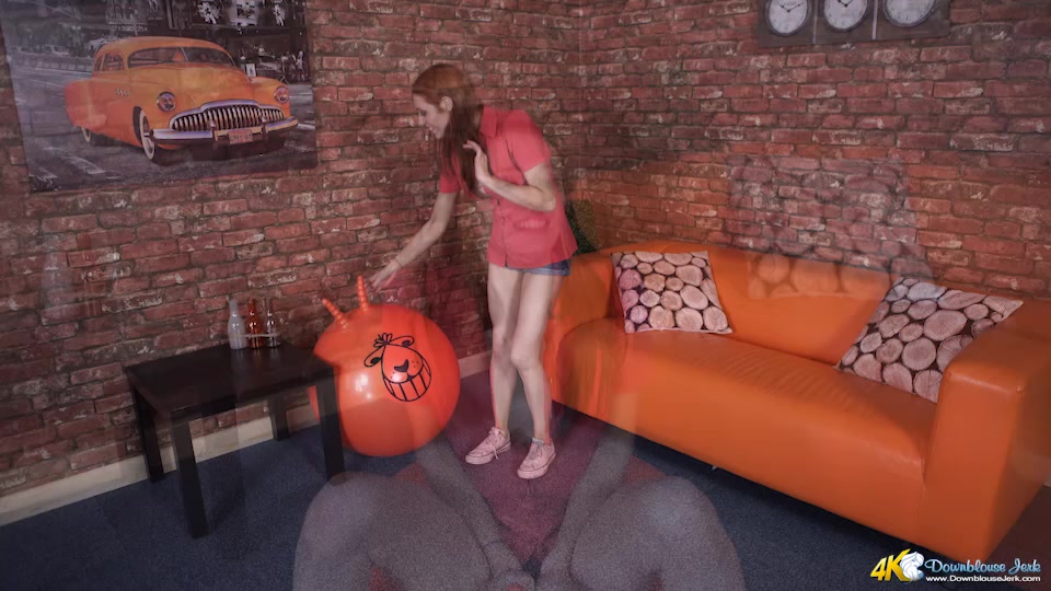 Jayne in Bouncy Boobs - DownblouseJerk
