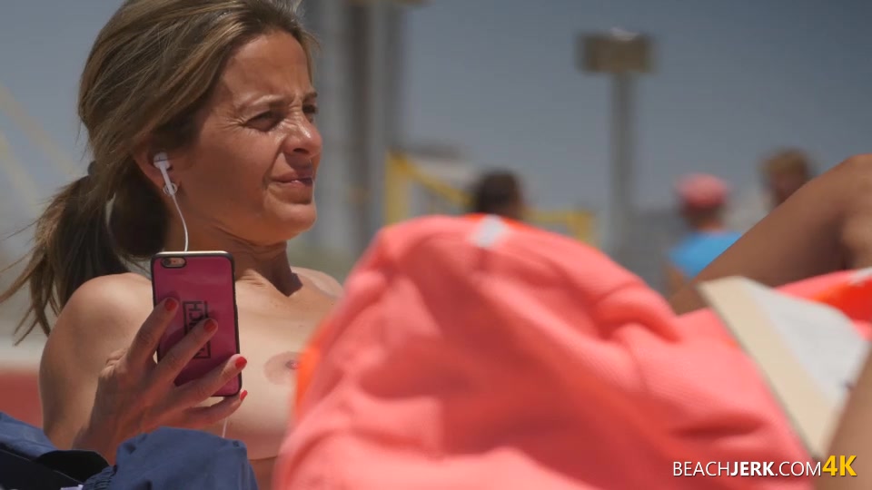 Super Sexy Milf - BeachJerk