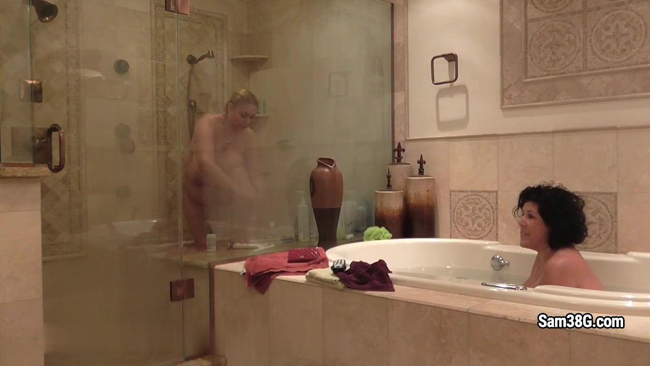 Samantha38g - Time To Get Clean After All We Are Such Dirty Gals