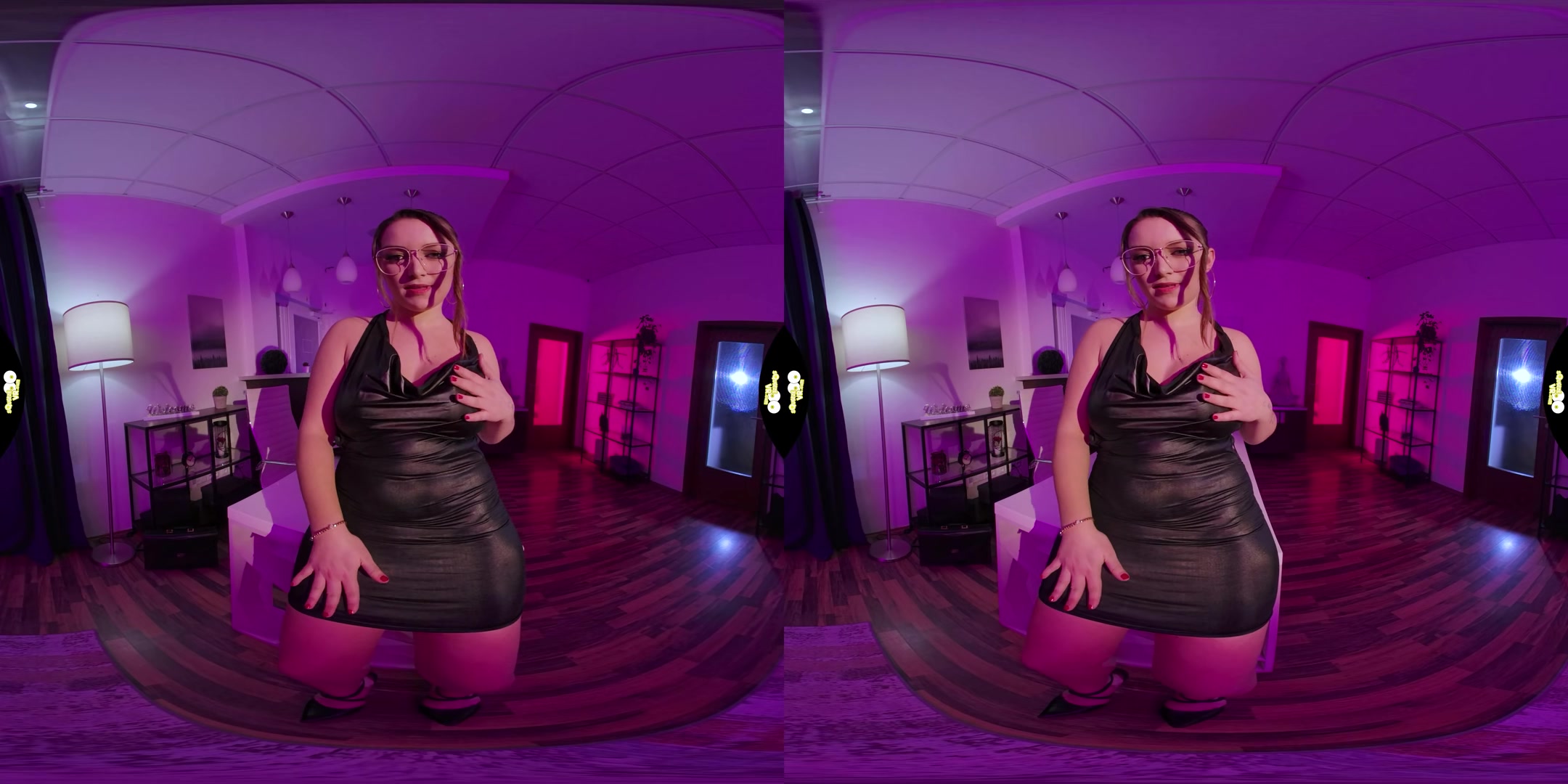 Chubby Lea Hea and Her Wet Pussy - SqueezeVR