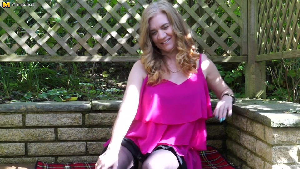 Naughty British Cougar Playing In The Garden - MatureNL