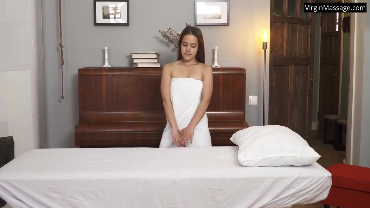 Innocent teen 18+ Gets Pussy Massage Treatment