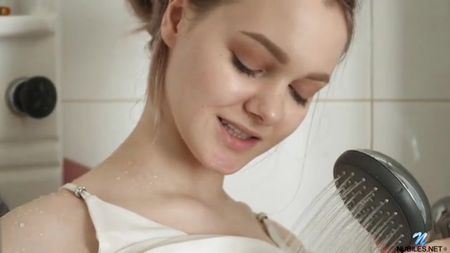Nicolle in Sexy Shower - Nubiles