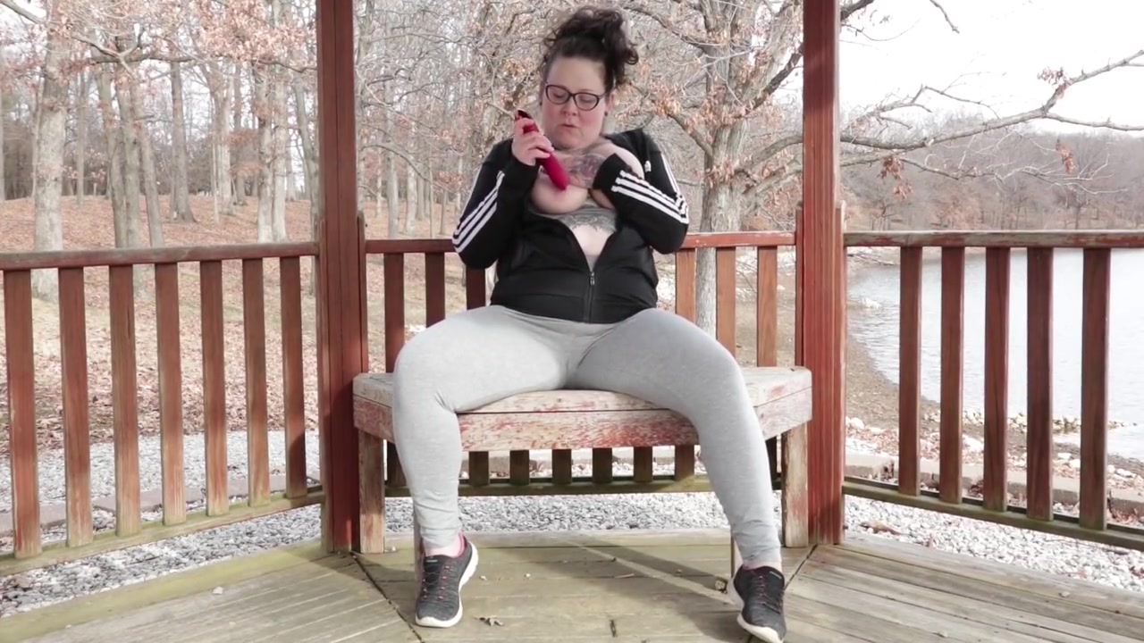 Tattooed Hairy Bbw Squirting Through Leggings In Public