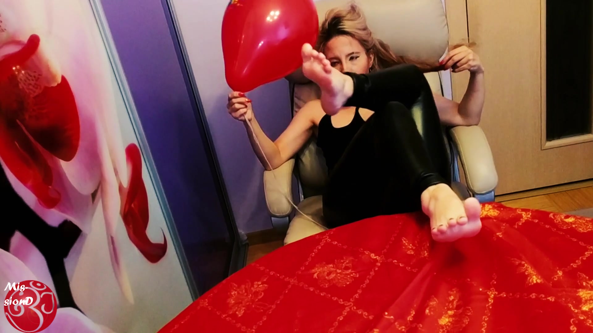 Red Balloon Feet Play - Sex Movies Featuring Findom Goaldigger