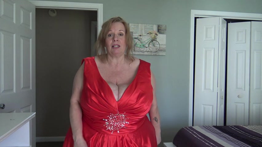 Suzie 44K Busty Milf Fantasies