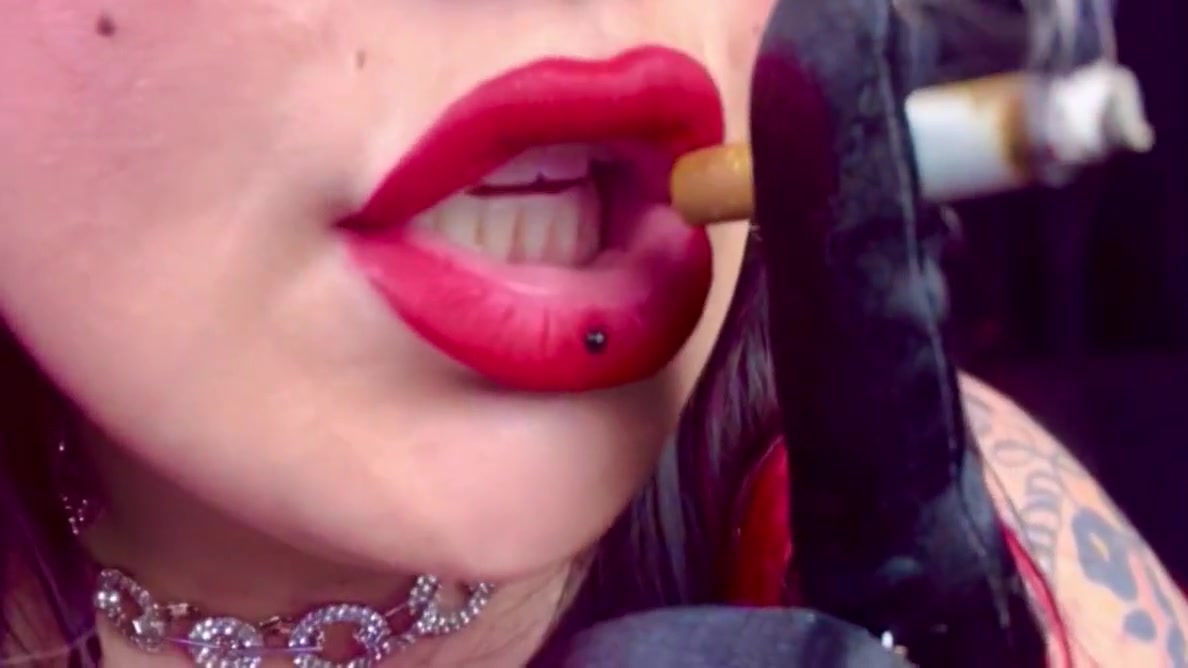 Smoking Hot Bbw Slut Smokes And Spreads Herself For You