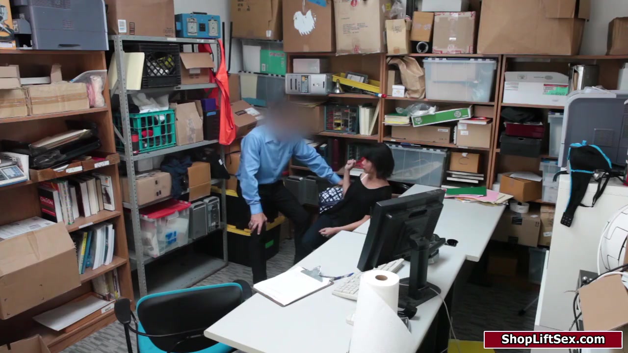 Lucky Officer Fucks A Sexy Latina Thief