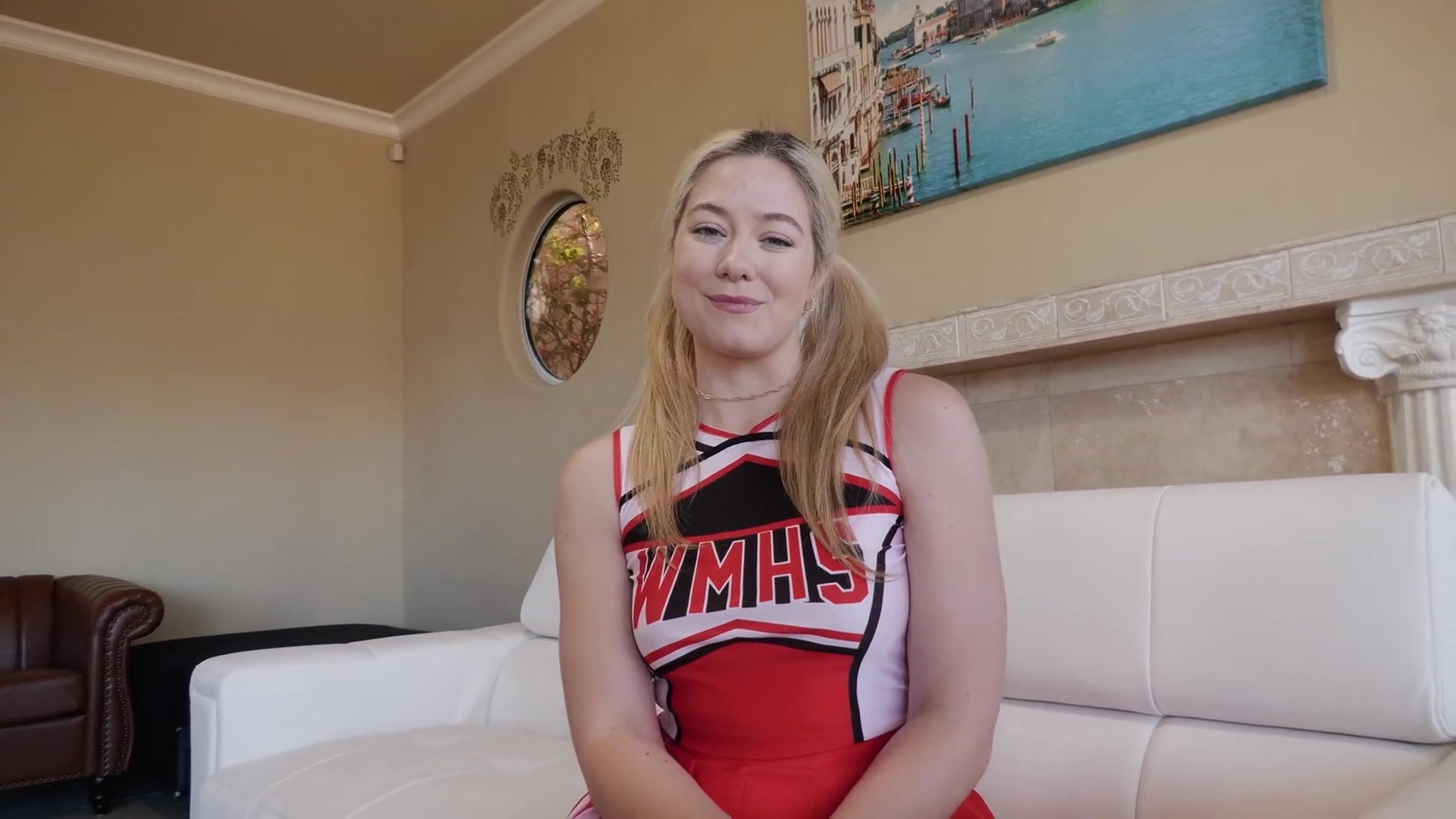 Cheerleader River Lynn Has A Big Booty