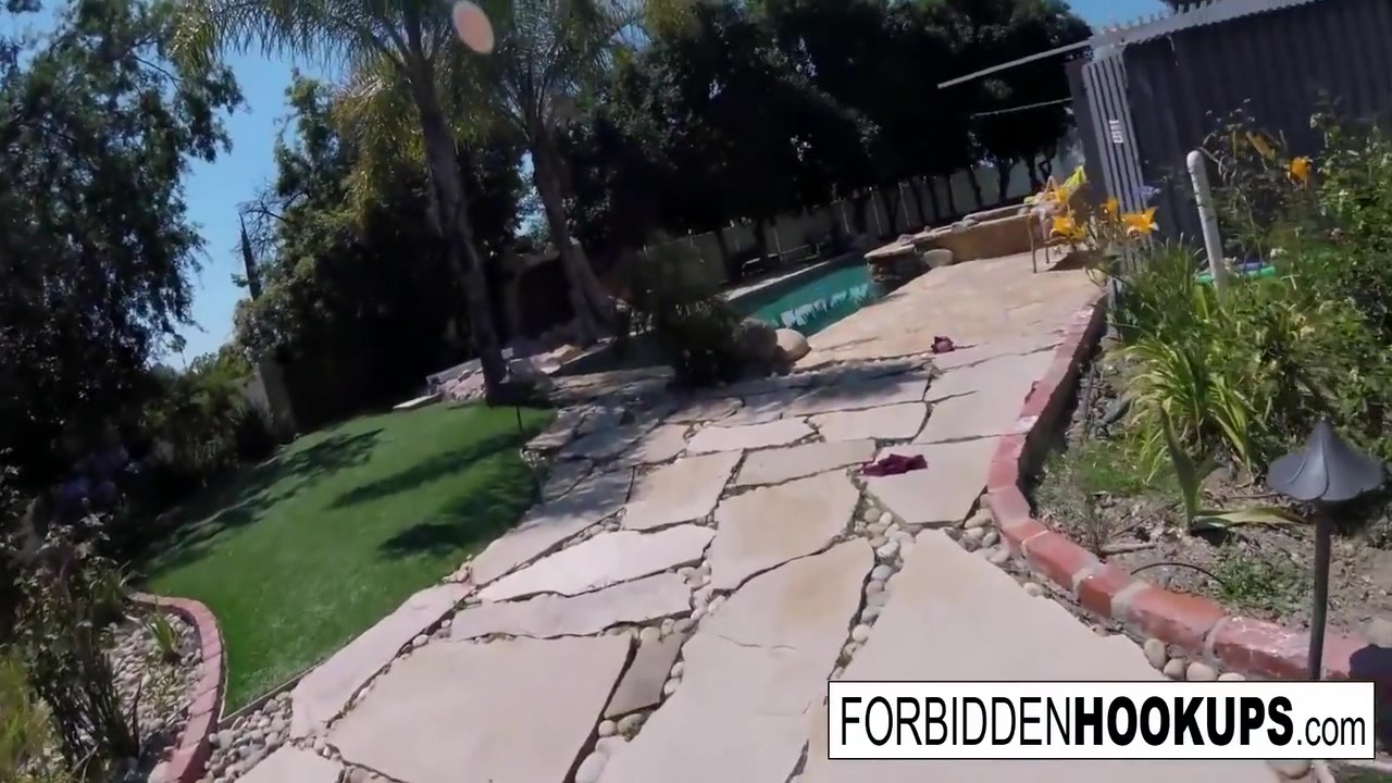 Delivery Guy Hooks Up With His Step Sister!