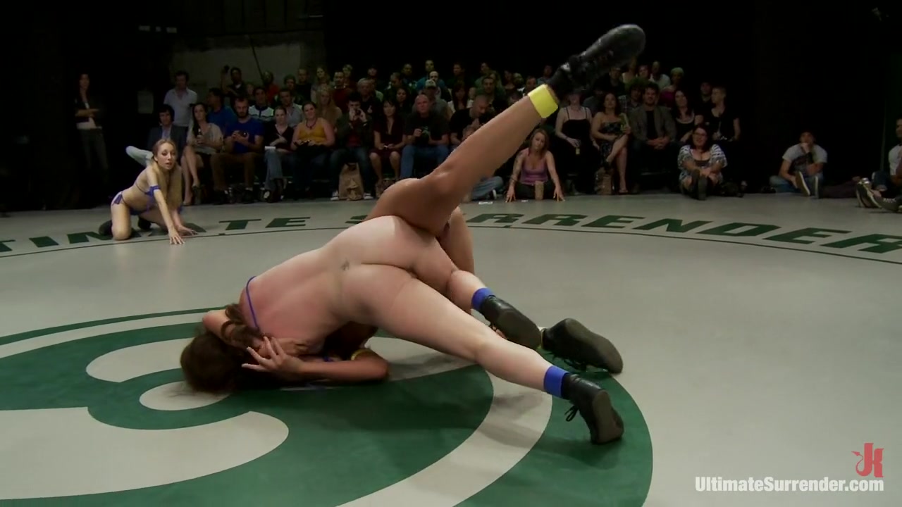 BATTLE OF THE FEATHERWEIGHTS!: The smallest hottest wrestlers battle it out in TAG TEAM action!