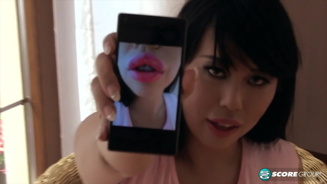 Tigerr Takes Titillating Tit Selfies - ScoreLand