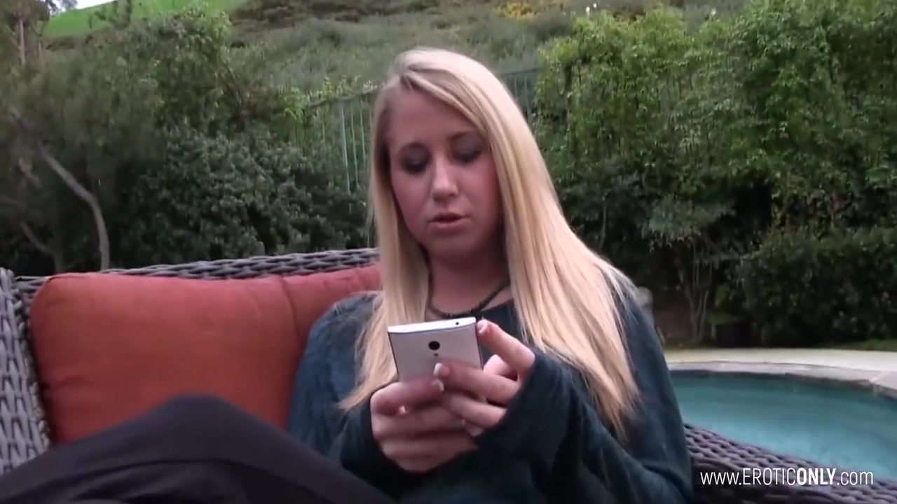 Horny Blonde And 18 Years In Fucked In The Pleasure Column