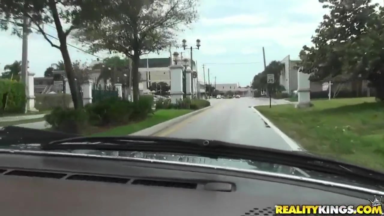 Man seduces milf to screw right in his car