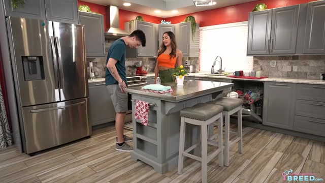 Stepmom Craves My Cream - S4:E3 - Momlover