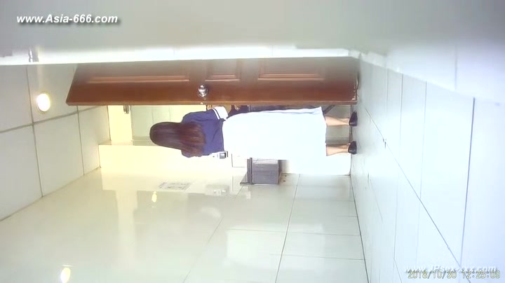 chinese girls go to toilet.143