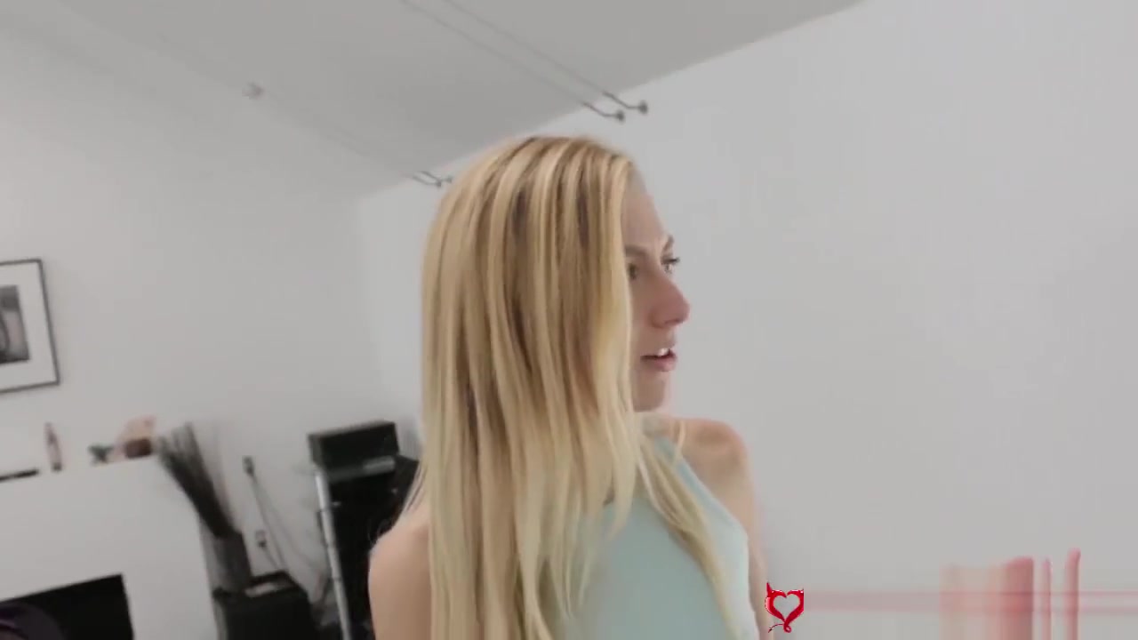 Bored Stepsis Alexa Grace Fucks Around With Big Bro
