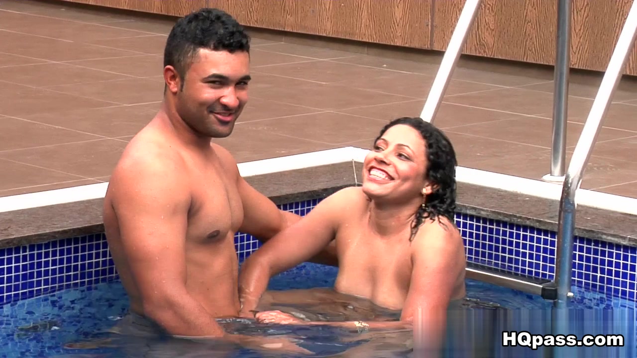 Loupan & Thais in Wet strip Scene