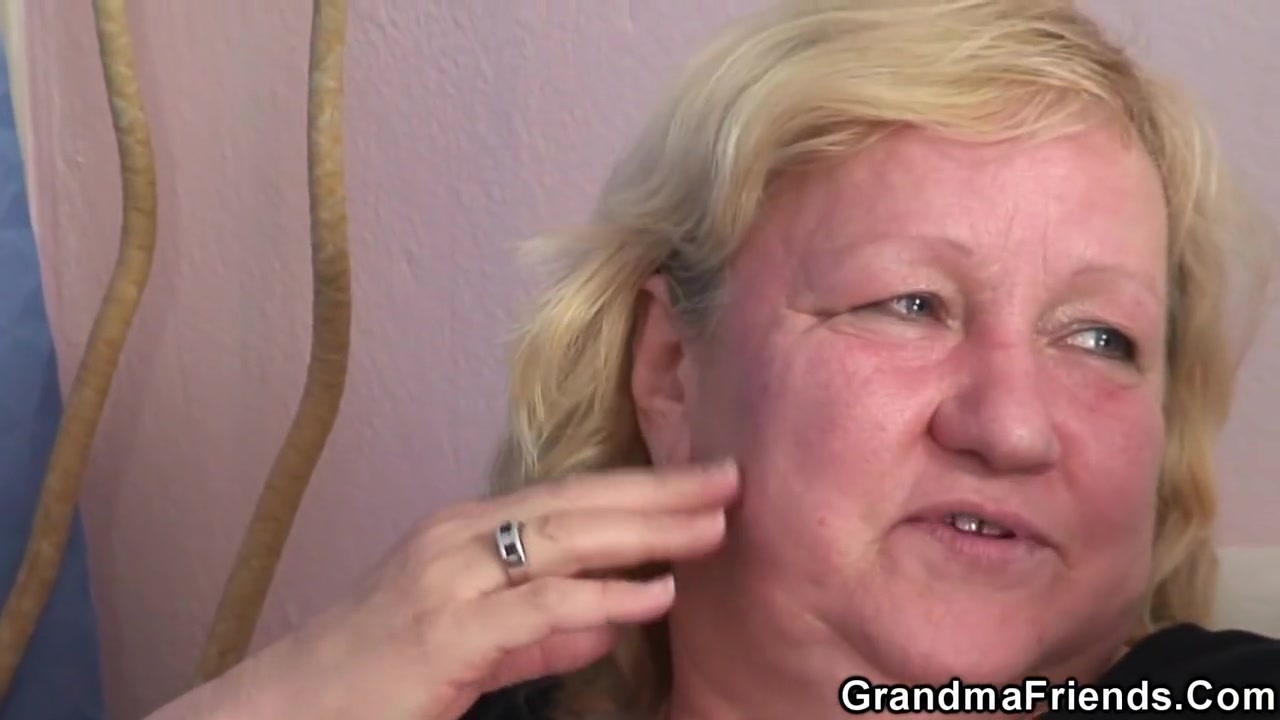 Giving It To Busty Old Grandma From Both Ends
