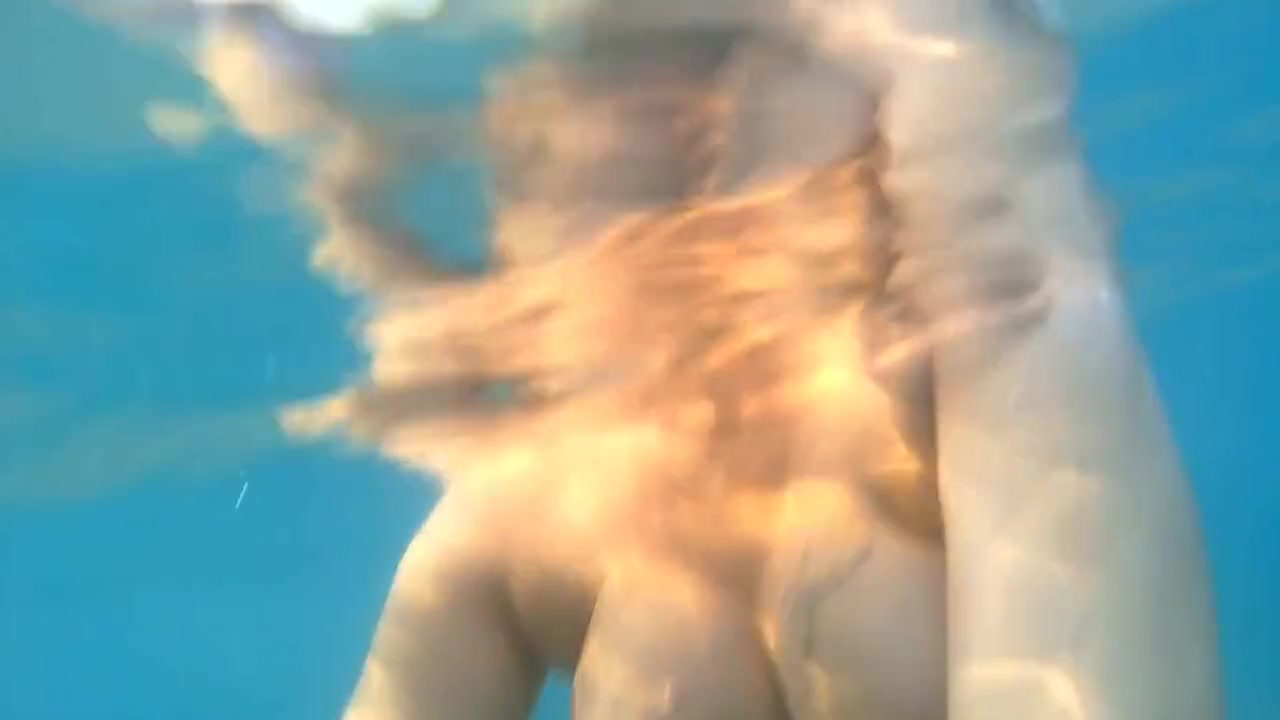 Luna Sucks Her Mouthpiece Underwater Before Getting Fucked
