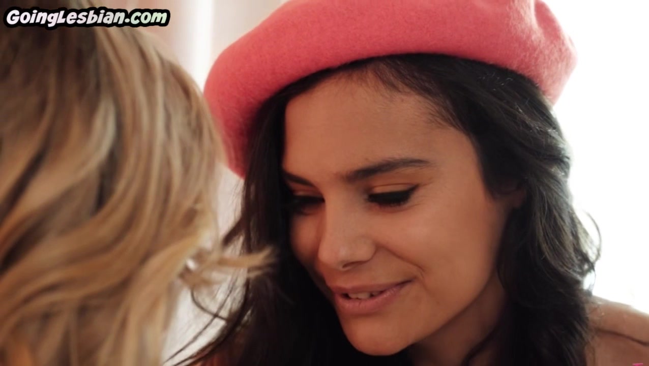 Lesbian teen 18+ and babe enjoy foot fetish facesitting sex