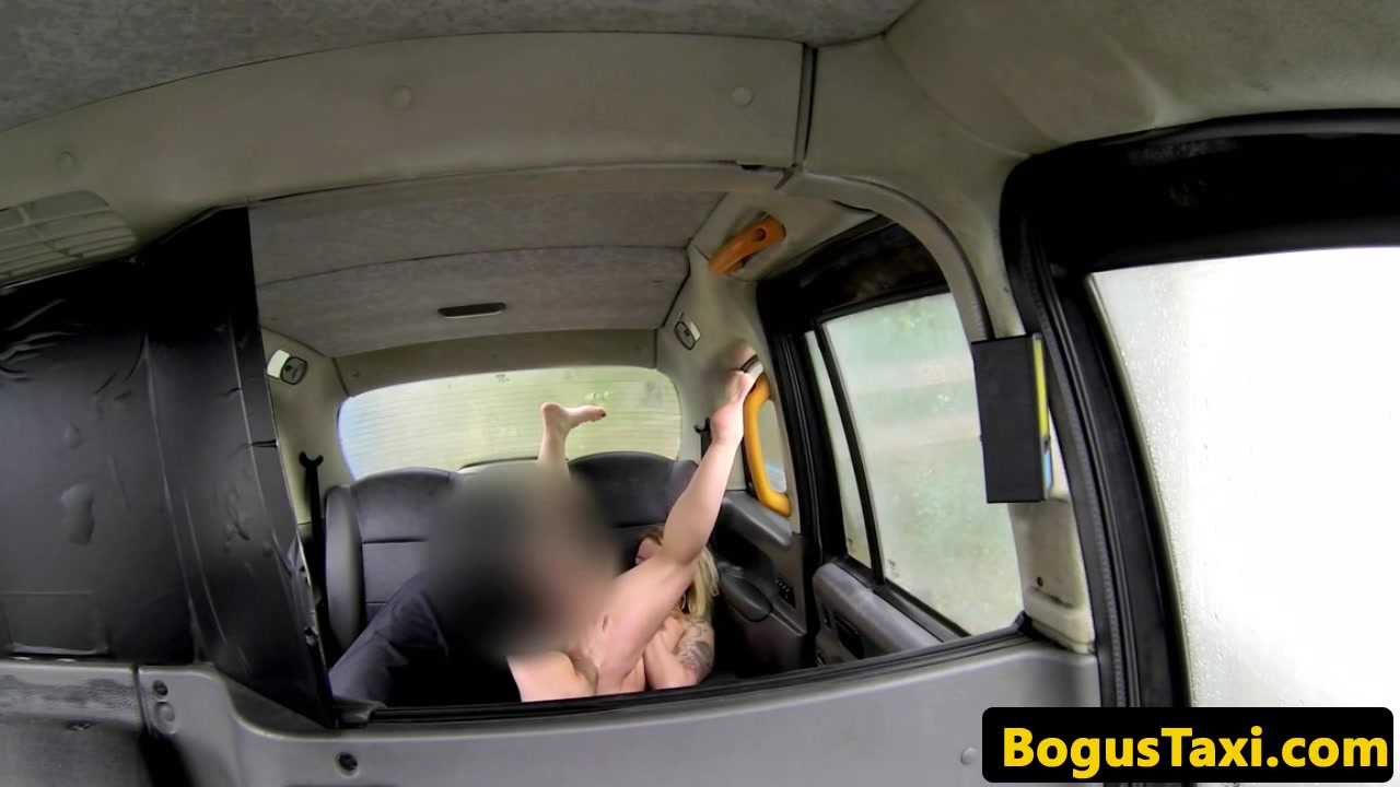Inked brit taxi babe arsefucked on backseat