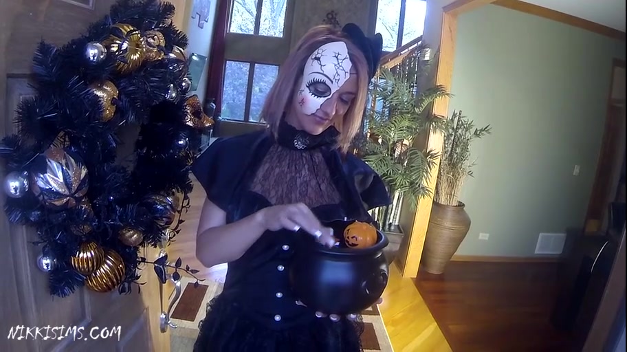 Nikki Trick Or Treat Video