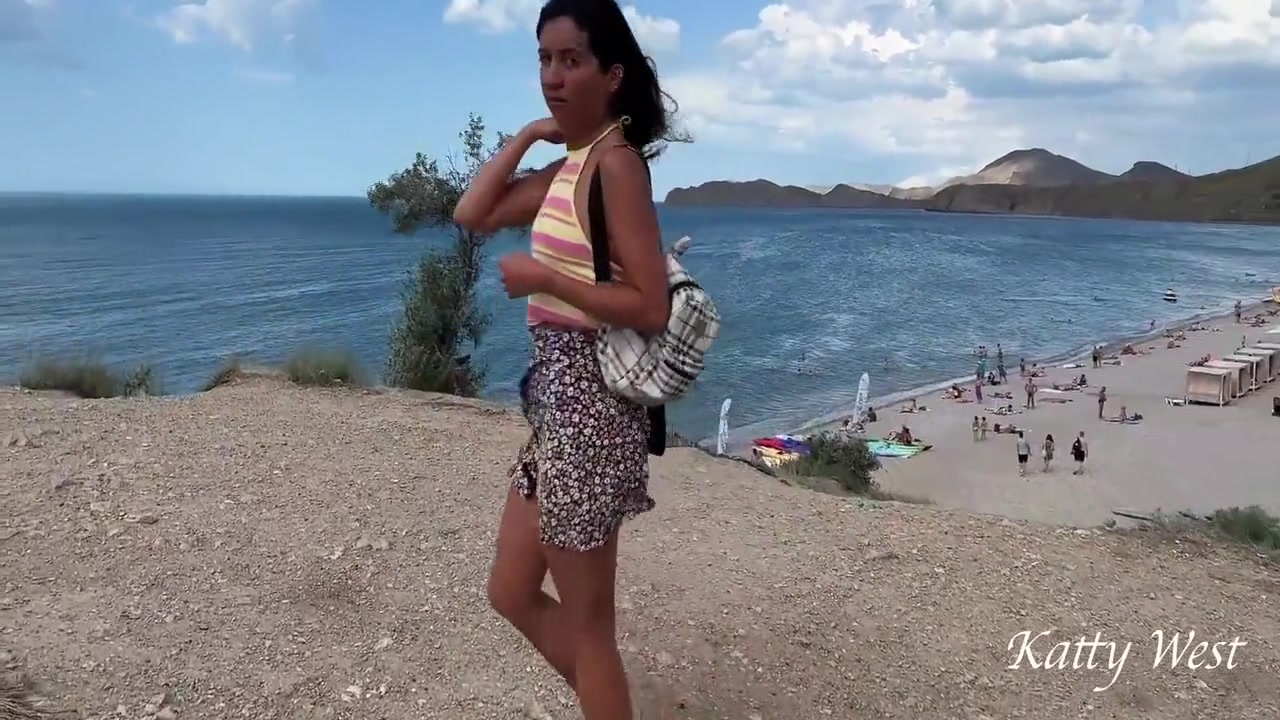 Pee In A Public Place On The Background Of The Beach With People 5 Min - Katty West