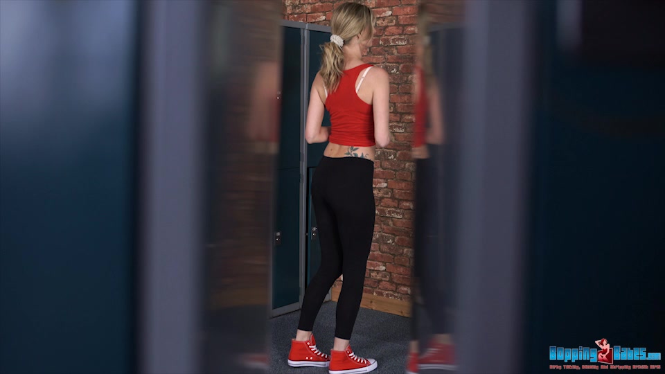 Leah - Locker Room Spy - BoppingBabes