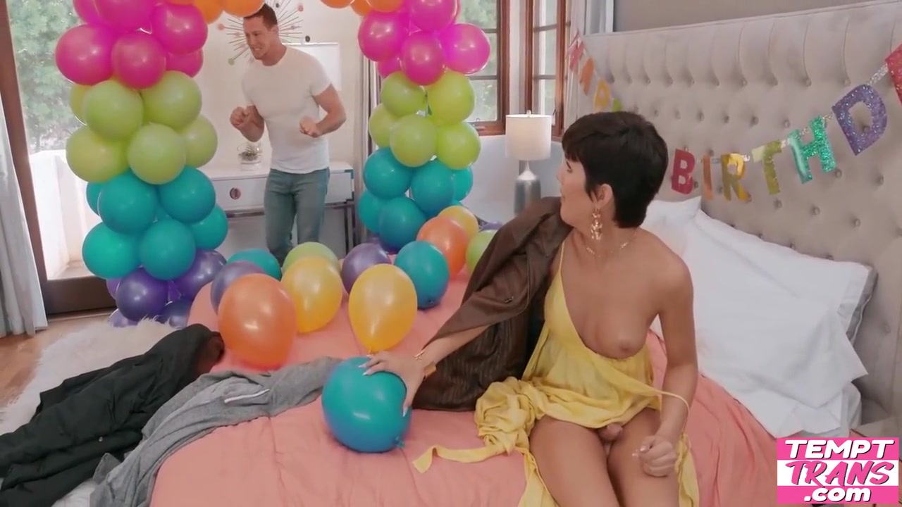 Trans Girl Want Attention From Her Crush And Uniquely Qualified To Get The Perfect Gift With Pierce Paris And Daisy Taylor