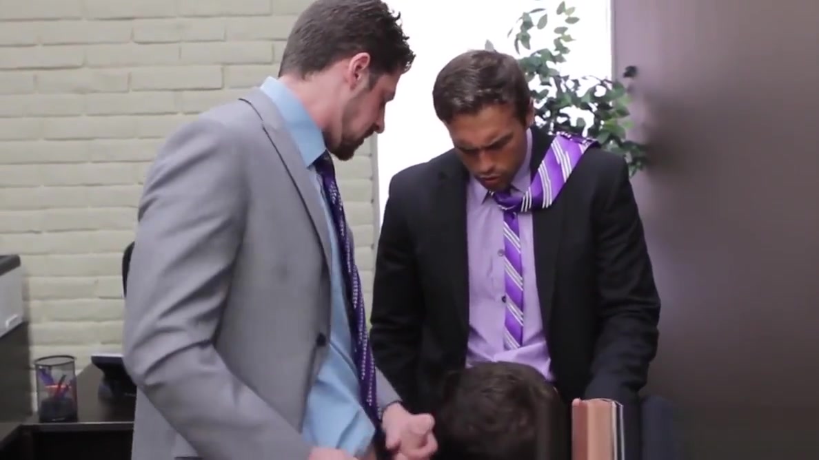 Office threeway with bitch Tommy Defendi