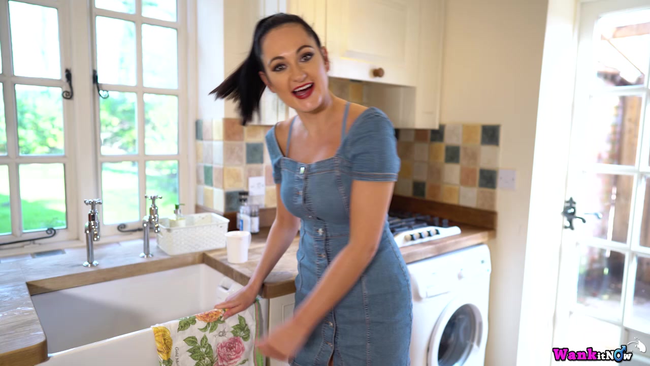 Bonnie - New Neighbor Welcome - Sexy Videos - WankitNow