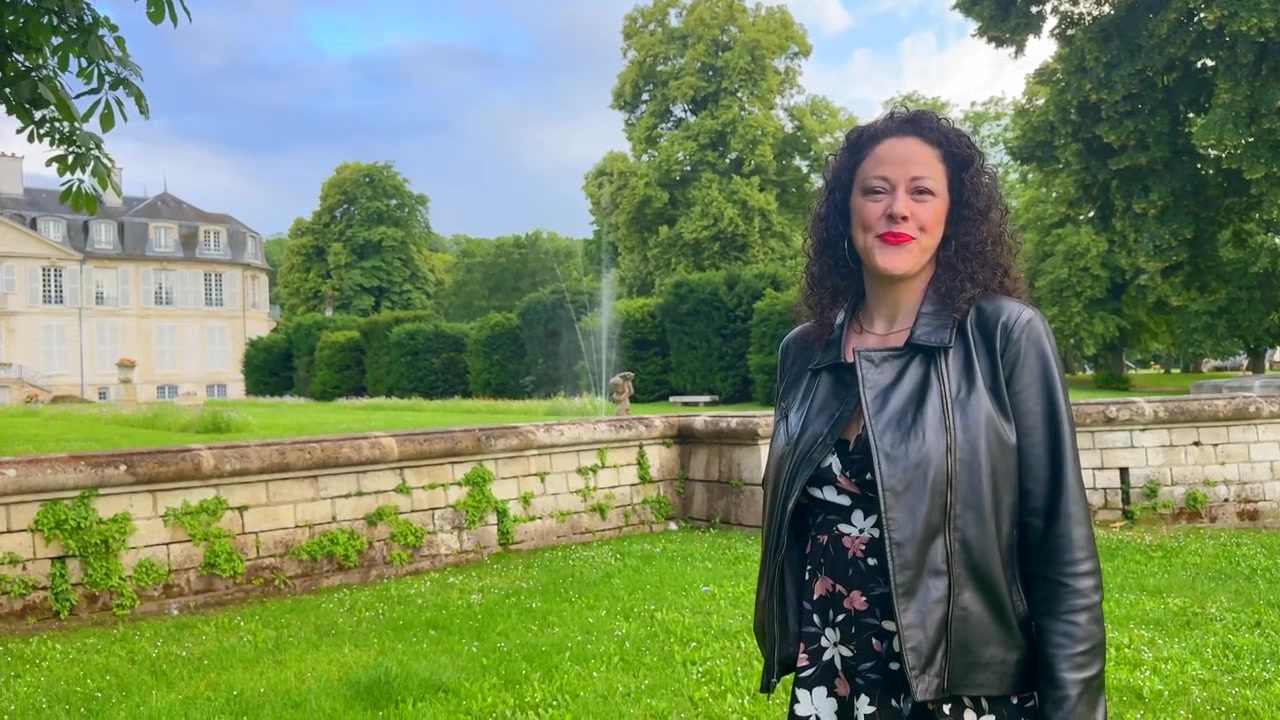 Kira, 32, rushes without pressure towards more hard... - Jacquie et Michel TV