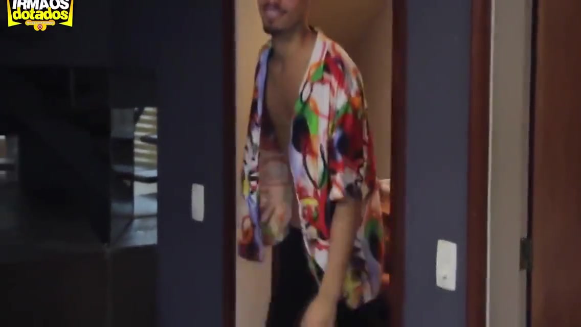 Dando Um Presente Pro Meu Amigo 6 Min