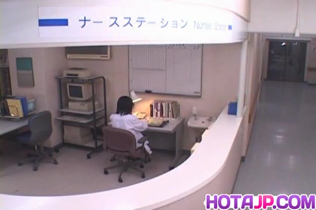 Shinobu Mizushima pleasures with vibrator