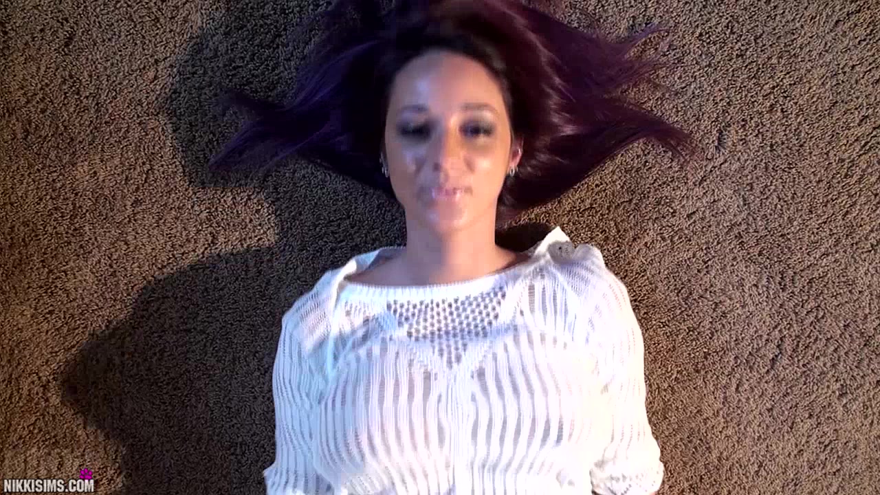 Nikki Bouncing Boobs Video