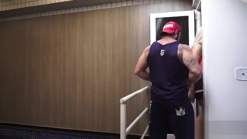 Big cock shemale bareback with cumshot