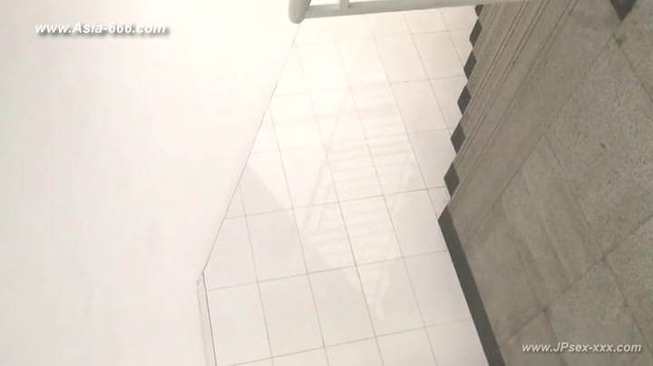 chinese girls go to toilet.75