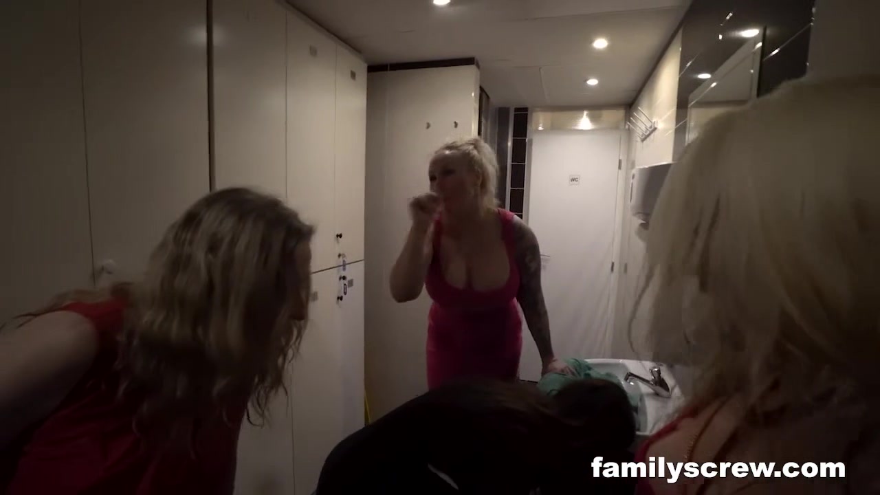 Looking for Cocks in all Gloryholes - Familyscrew