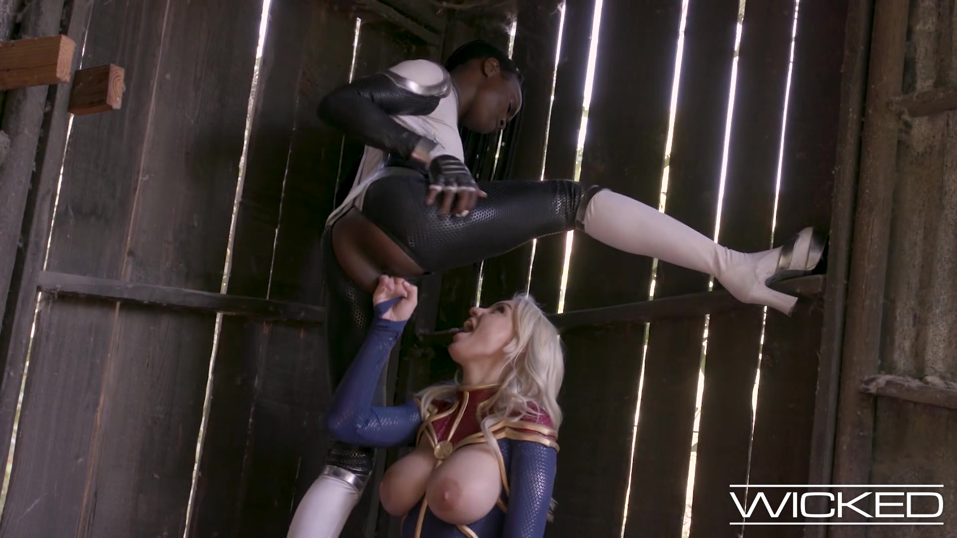 Wicked - Marvel Vs Dc - Top Lesbian Scenes - The Scissoring
