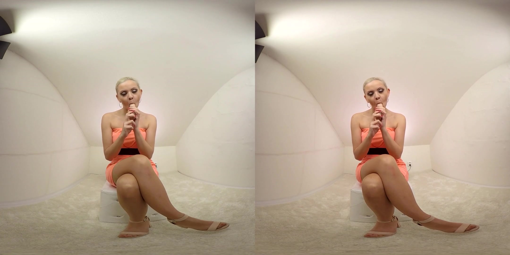 Julia Parker in Blonde Babe Julie Parker with Her Toy - BravoModelsMedia