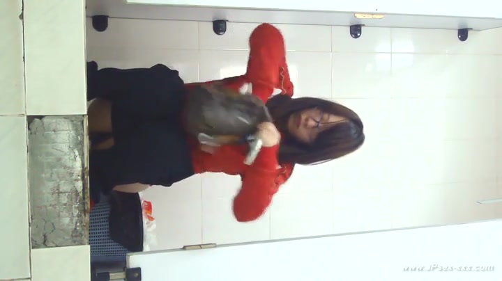###ping chinese girl go to public toilet.1