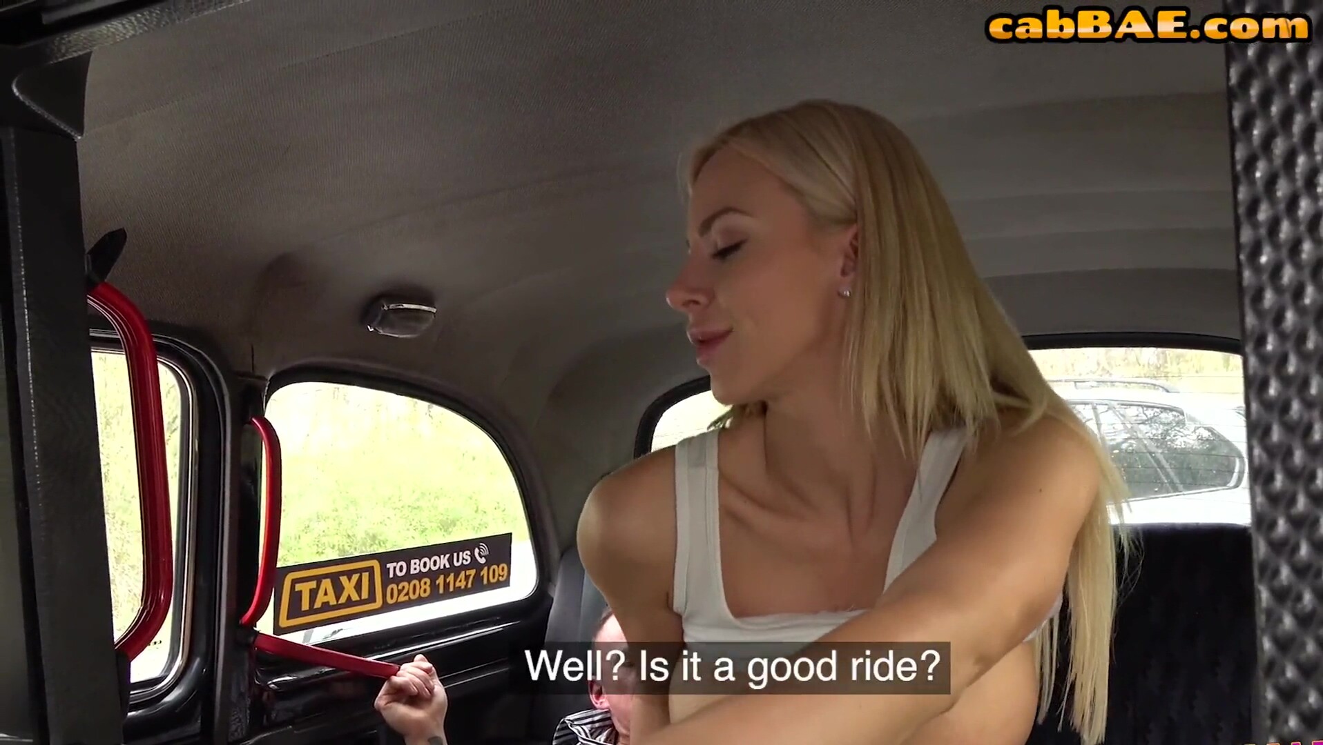 Blonde taxi cutie give head to lucky guy