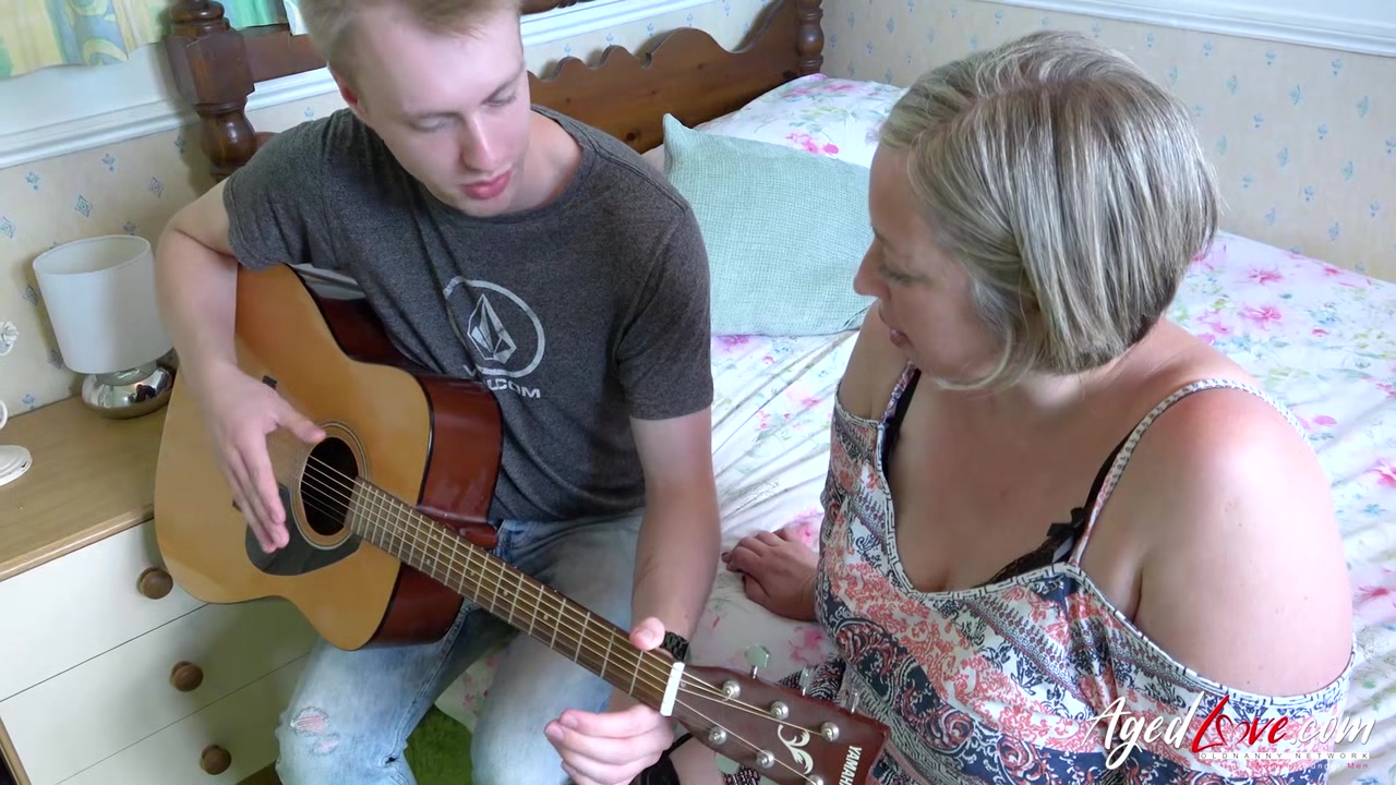 AgedLovE Shooting Starr Taking Guitar Lesson