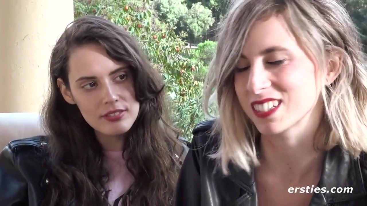 Brunette Lesbians Rub Each Others Clit Until They Burst