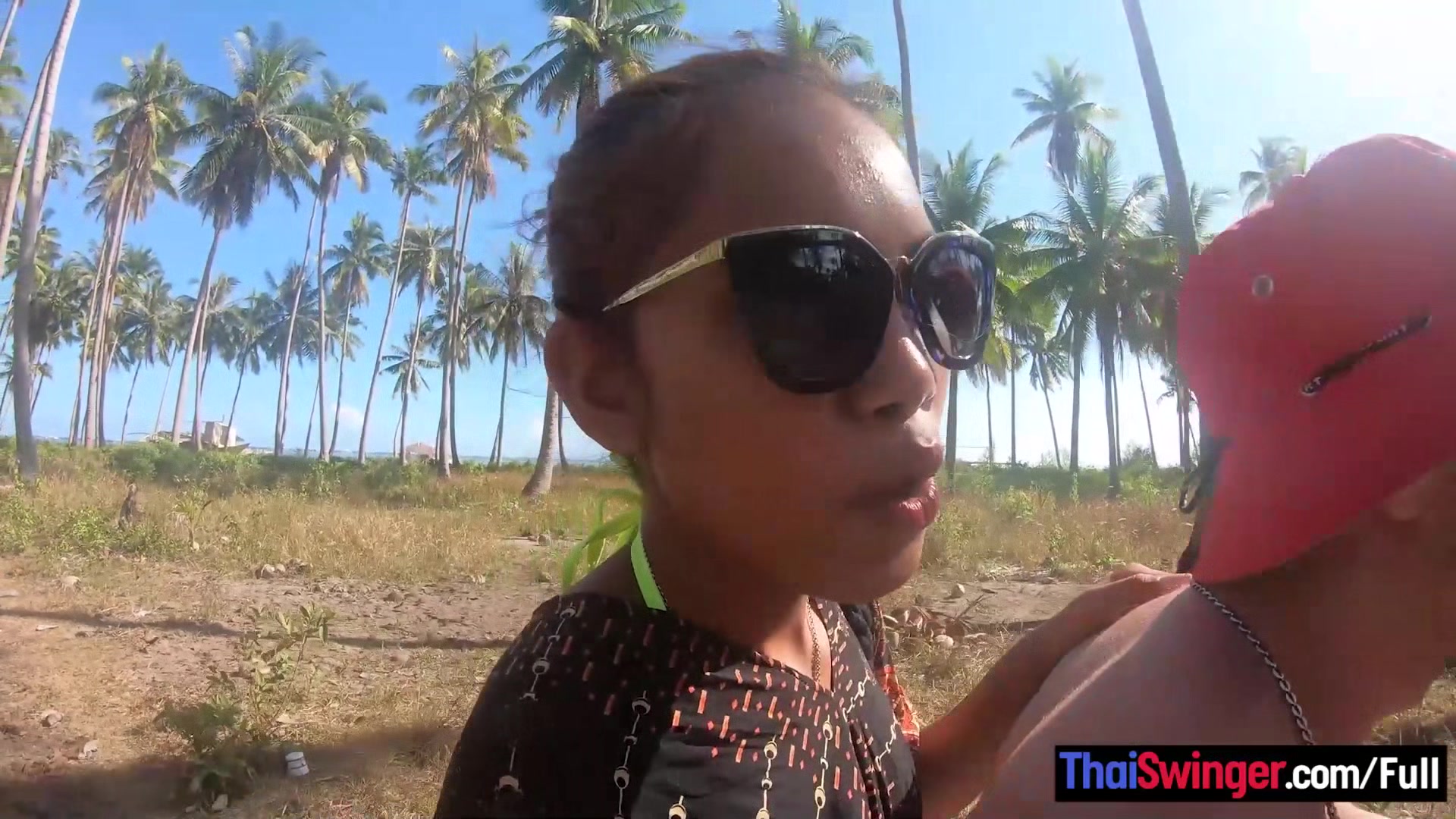 Beach sex in public with big ass Thai girlfriend who has an amazing big ass