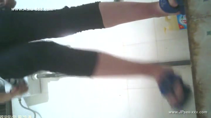 chinese girls go to toilet.83