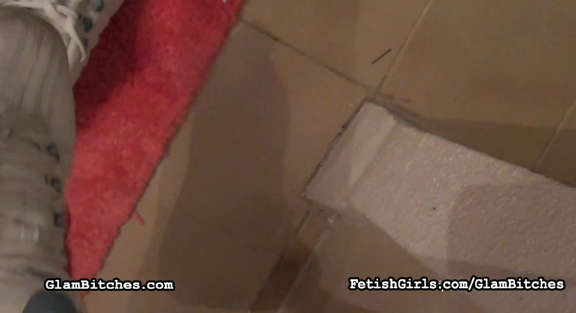 Toe Cleaning with Princess Bridgette